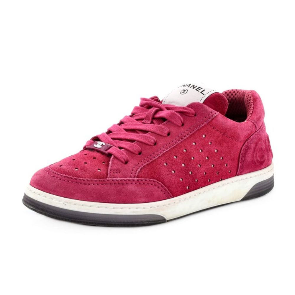 CHANEL Fuchsia Suede Low-Top Sneaker